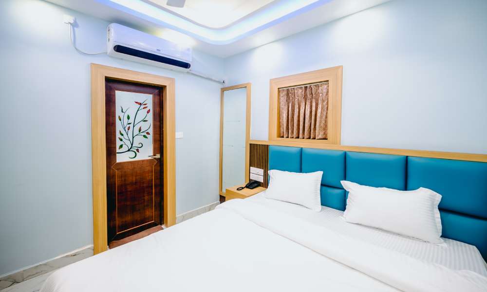 deluxe-king-room-hotels-bhubaneswar